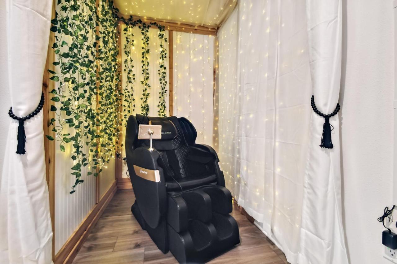 טאמפה Plush Sheets, Games!, Huge Backyard, Massage Chair מראה חיצוני תמונה